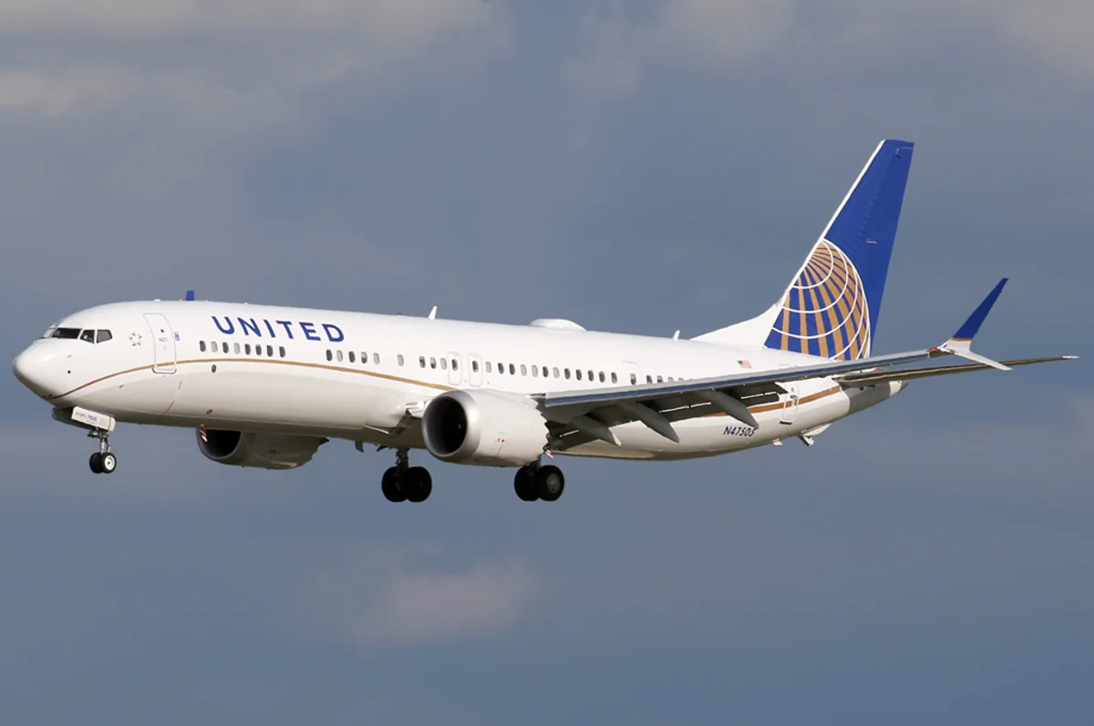 Southwest Boeing 737's engine cover falls off prompting FAA investigation