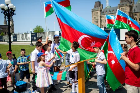 Kanada parlamenti qarşısında Azərbaycan bayrağı qaldırılıb
