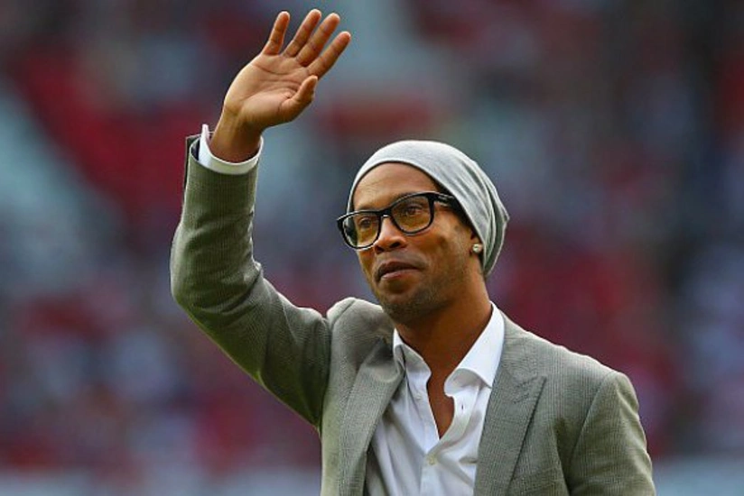 Роналдиньо официально завершил карьеру