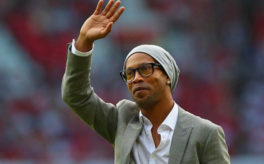 Ronaldinyo karyerasını rəsmən başa vurub