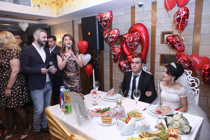 Məzun evində mənzillə təmin edilən kimsəsiz gənclər üçün toy mərasimi keçirilib