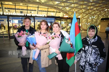 Avropa çempionatında qızıl medal qazanan gimnastlarımız Vətənə dönüblər
