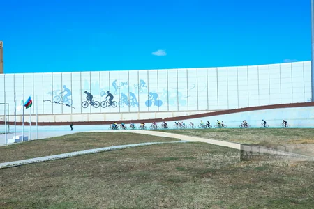 Mərakeşli ultramarafonçu Bakıda azərbaycanlı velosipedçilərlə yarışıb
