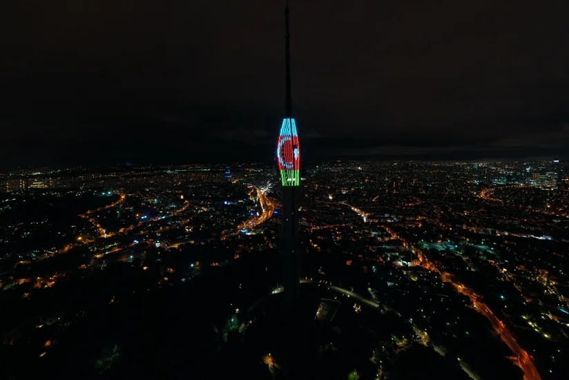 Çamlıca qülləsi Azərbaycan və Türkiyə bayraqları ilə işıqlandırıldı