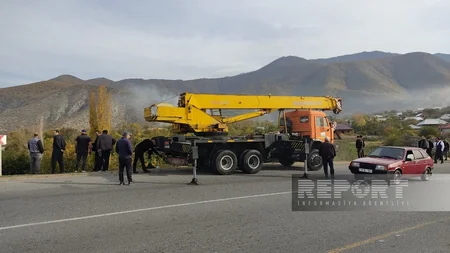 Şəkidə “TIR” dərəyə aşıb