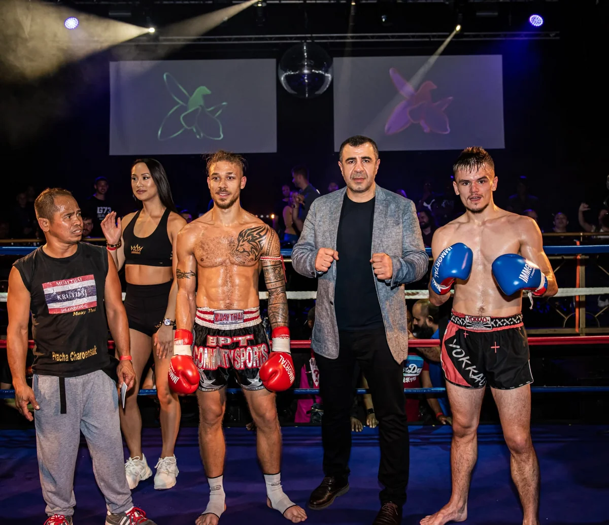 Londonda Xarı bülbül kikboksinq tuniri keçirilib