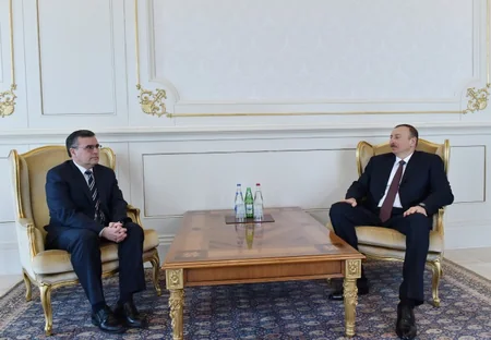​İlham Əliyev ölkəmizə yeni təyin olunmuş səfirlərin etimadnamələrini qəbul edib
