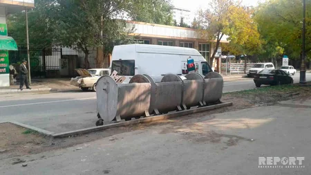 Nəsimi rayonunda sakinləri narahat edən zibil yeşikləri əvvəlki yerinə qaytarılıb