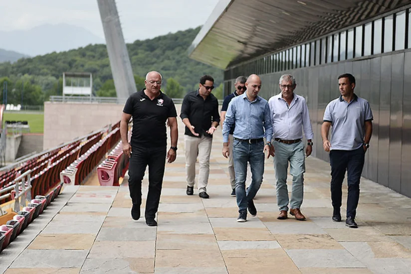 Fernandu Santuş Qəbələ şəhər stadionunun infrastrukturu ilə tanış olub