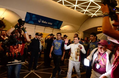 Bakı 2015in məşəli Funikulyordan Şəhidlər xiyabanına istiqamətlənib