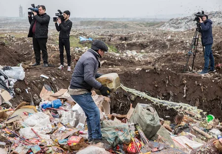 Bakıda Ermənistan məhsulları yandırıldı
