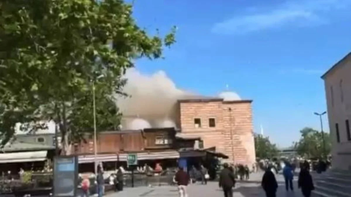 Fire at Istanbul's Egyptian Bazaar
