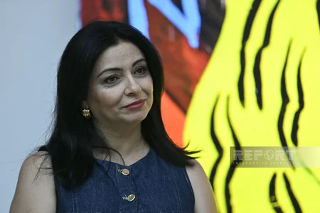 Nine Senses Art Centerdə azərbaycanlı rəssam Raminə Səadatxanın fərdi sərgisi açılıb