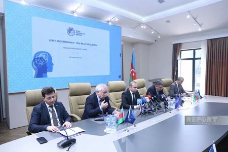 Deputat: Hazırda xalqları milli kimlikdən uzaqlaşdırmaq meyilləri var