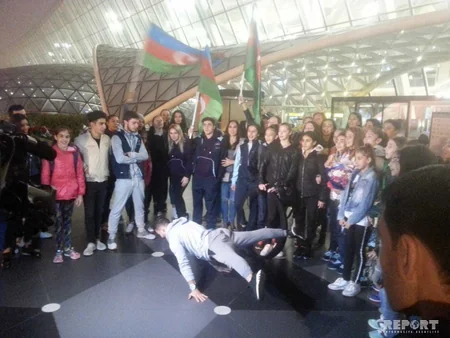 Olimpiadada iştirak etmiş Azərbaycan idmançıları Bakıya qayıdıblar - FOTO