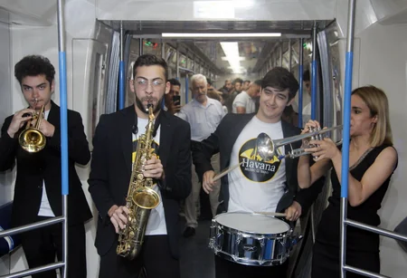 Bakı metrosunda musiqili fləşmob keçirilib