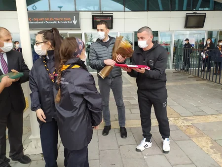 Qarabağ Sivasda Dövlət Himni və gül-çiçəklə qarşılandı