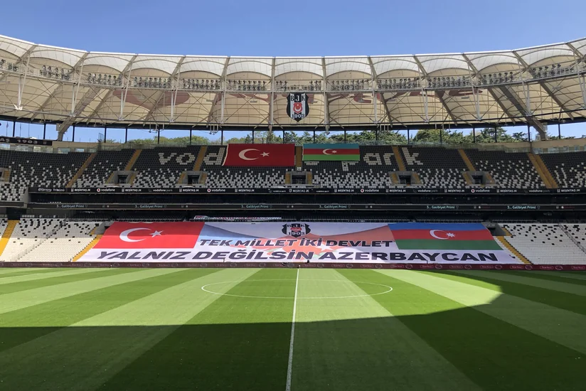 Beşiktaş: Tək deyilsən, Azərbaycan