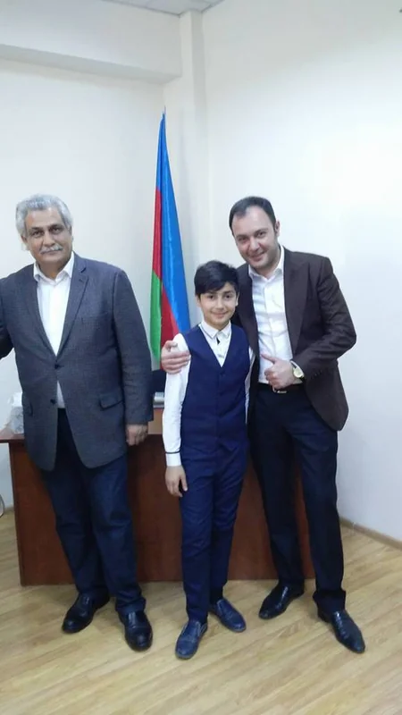 Akademik Milli Dram Teatrının aktyorları şagirdlərlə görüşüb