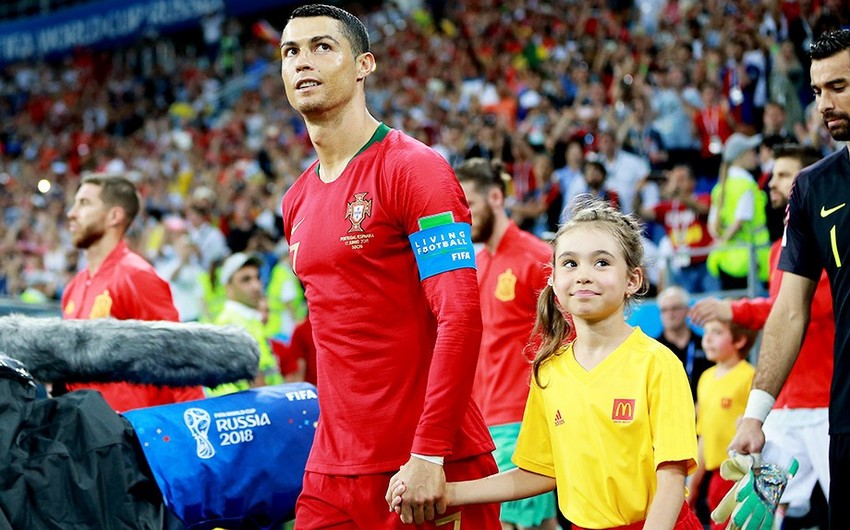 Ronaldu ardıcıl 4 mundialda qol vuran dördüncü futbolçu olub