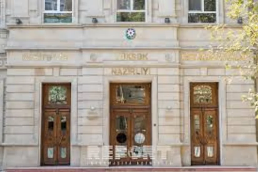 Rabitə işində vəkil hakimə etiraz edib: Buna arayış verin, səbəbini bilək