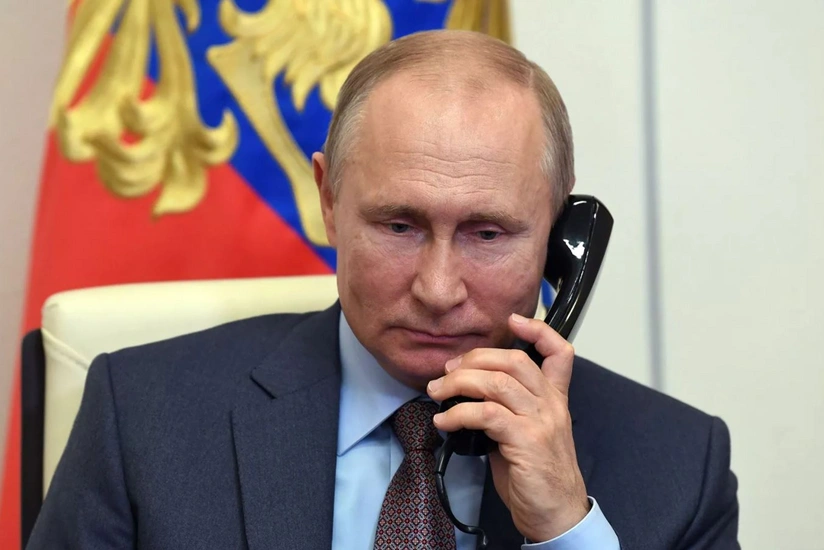 Putin və Makron Ukrayna ətrafında vəziyyəti müzakirə ediblər