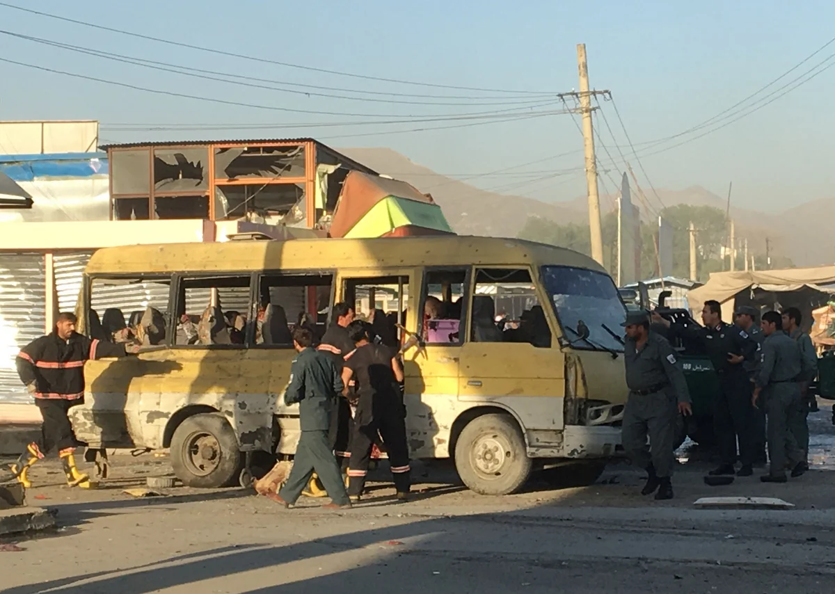 Kabildə nazirlik əməkdaşlarını daşıyan avtobusa hücum olub, 10 nəfər yaralanıb - YENİLƏNİB