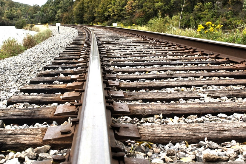 В Баку поезд сбил такси, пострадали пять человек