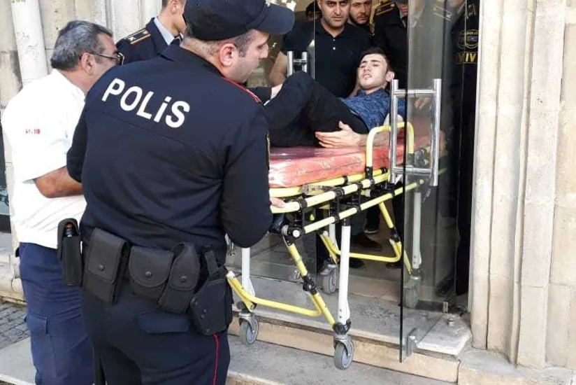 Bakıda halı pisləşən şəxs polis əməkdaşlarının köməkliyi ilə xəstəxanaya çatdırılıb