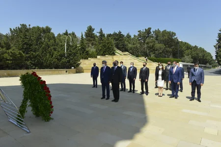 Türkiyənin Baş Prokuroru Fəxri Xiyabanda və Hərbi Qənimətlər Parkında olub