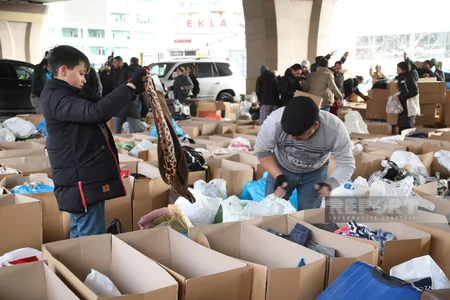 Bakıda Türkiyədə zəlzələdən zərərçəkənlərə yardım toplanılır - VİDEO