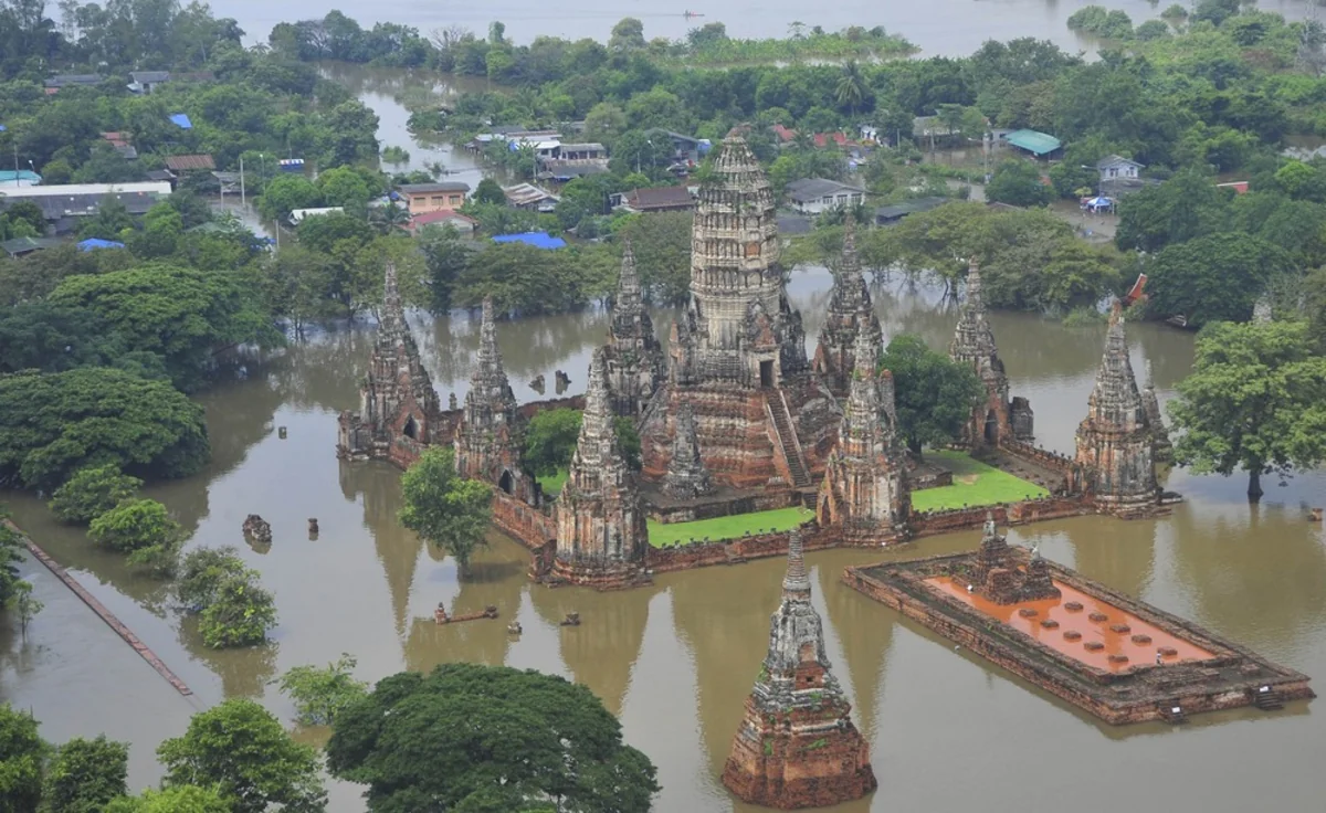 Flood death toll rises to 12 in Thailand
