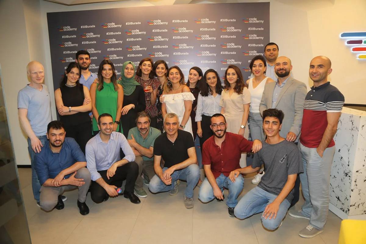 Code Academy 3 illiyini qeyd edib