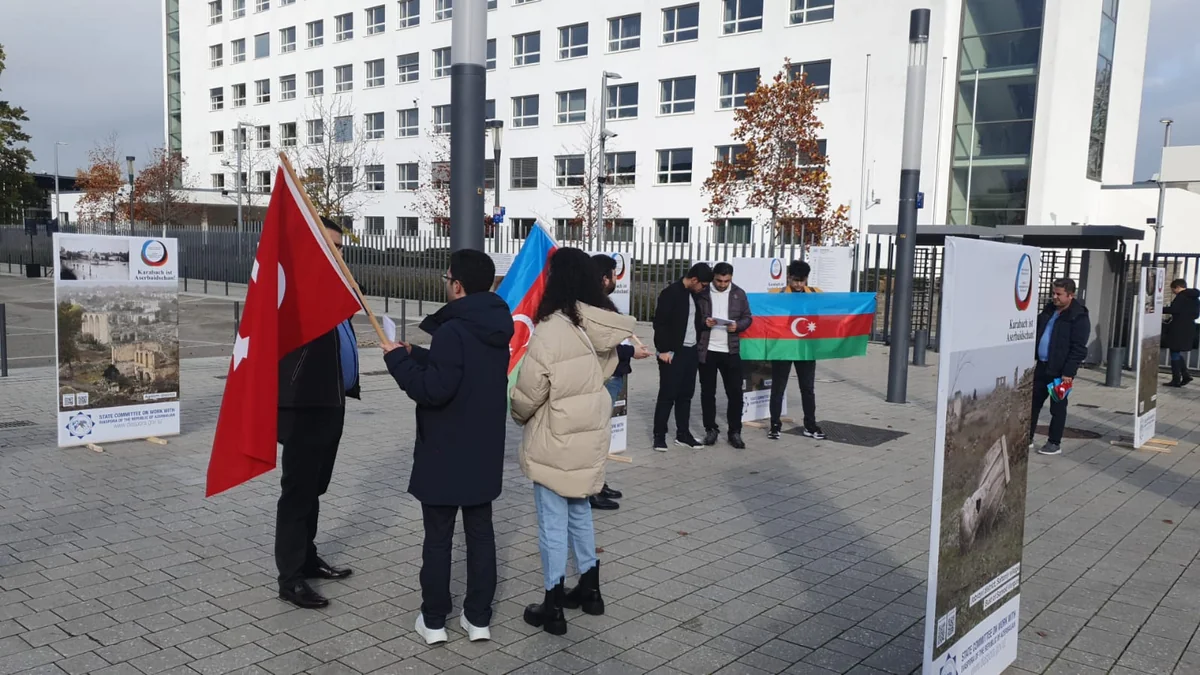 BMT-nin Bonndakı qərargahı qarşısında Zəfər Günü münasibətilə fotosərgi keçirilib