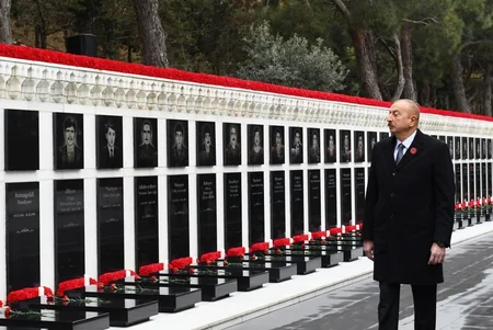 Prezident İlham Əliyev Şəhidlər xiyabanını ziyarət edib - FOTOLAR - YENİLƏNİB
