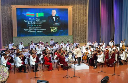 Aşqabadda Heydər Əliyevin 100 illik yubileyi münasibəti ilə konsert keçirilib