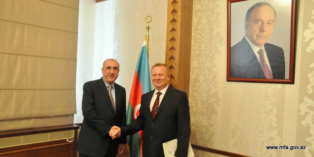 Belarusun yeni səfiri etimadnaməsinin surətini Elmar Məmmədyarova təqdim edib