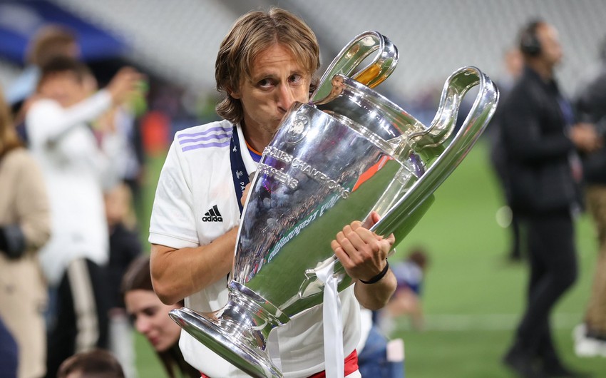 Luka Modriç Real Madridlə müqavilənin müddətini uzadıb