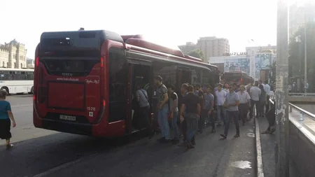 BNA: Hazırda bütün metrostansiyaların ətrafında sərnişin sıxlığı müşahidə edilir