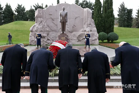 Azerbaijan commemorates national leader Heydar Aliyev - PHOTO REPORT