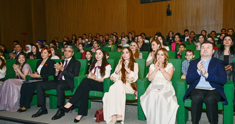 Leyla Əliyeva və Arzu Əliyeva həssas qruplara aid şəxslərin yaradıcılıq prosesi ilə tanış olublar