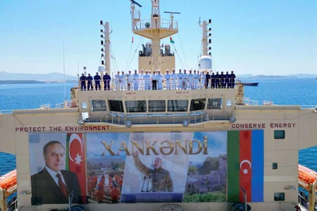 “Aframax” tipli “Xankəndi” tankerində Azərbaycan Bayrağı qaldırılıb