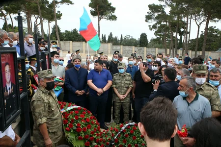 Zakir Həsənov şəhid generalla vida mərasimində iştirak edib