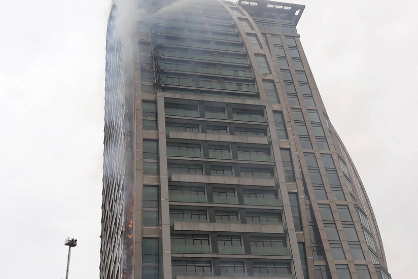 Пожар в бизнес-центре в Баку потушен - ВИДЕО - ФОТОРЕПОРТАЖ - ОБНОВЛЕНО