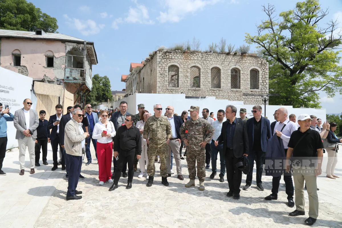 Дипломаты побывали на улице Карабах в Шуше