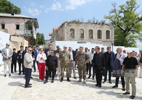 Diplomatlar Şuşadakı Qarabağ küçəsində olublar