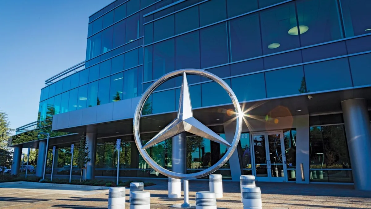 Küveytin Suveren Fondu “Mercedes”in səhmlərini satmağı planlaşdırır