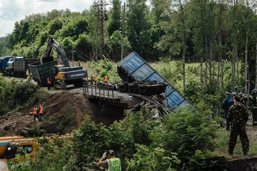 Putin Bryansk və Kursk vilayətlərində qatarın partladılmasını terror aktı adlandırıb