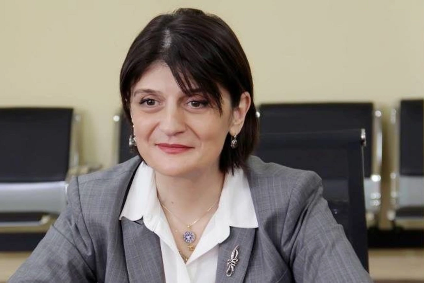 Gürcüstanda nazir Rusiya bayrağına görə istefaya göndərilib - FOTO