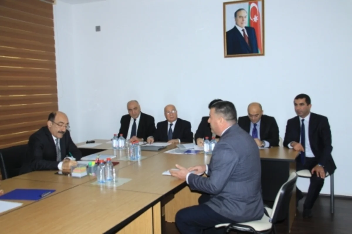 Əbülfəs Qarayev Ağsu rayonunda vətəndaşları qəbul edib